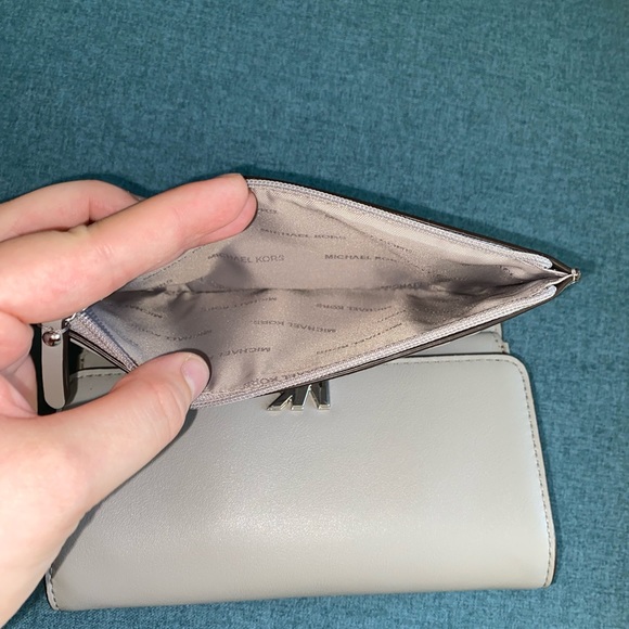 Michael Kors Snap Wallet & Phone Holder - Picture 4 of 4